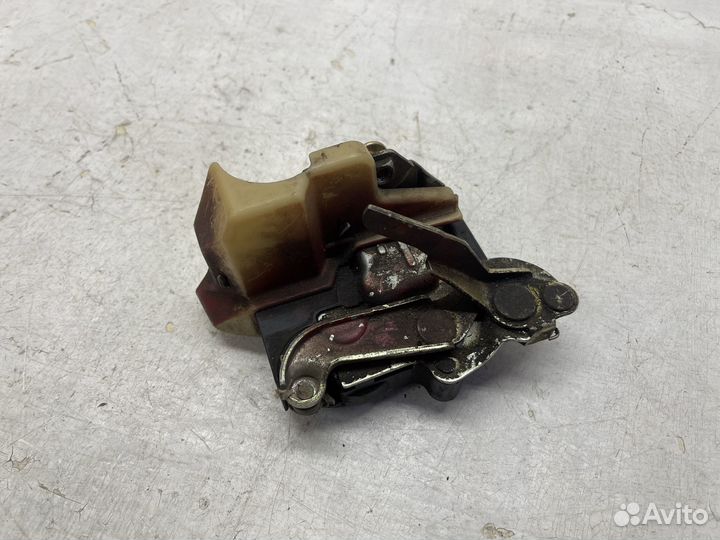 Замок двери задней правой Merсedes W201 190