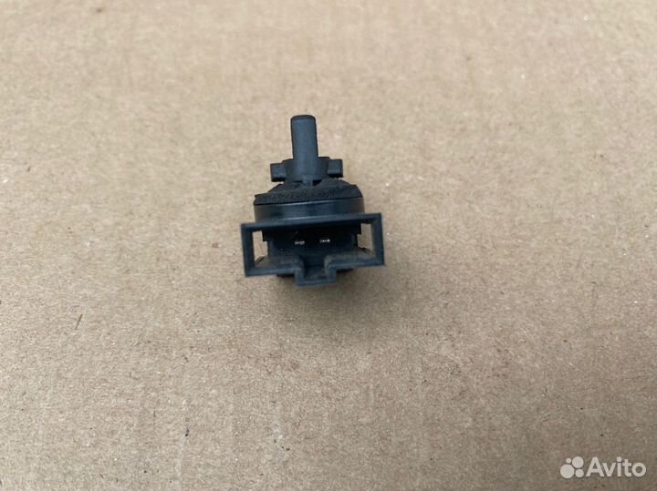 Датчик тем-ры в корпус печки Audi A4 B5 1H0807543A
