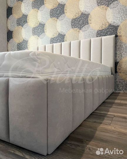 Кровать двуспальная с подъемным механизмом