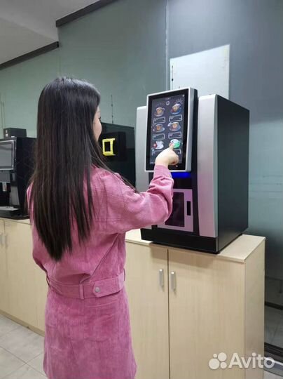 Профессиональная кофемашина для кофейни