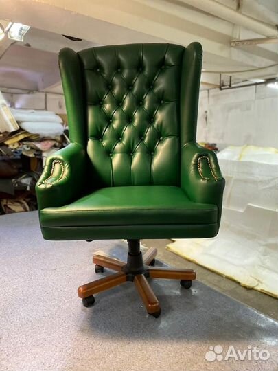 Офисное кресло