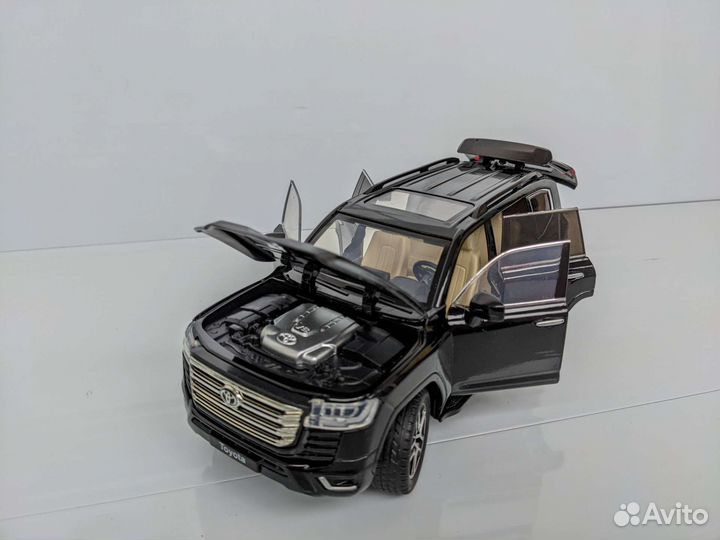 Модель автомобиля Toyota Land Cruiser 300