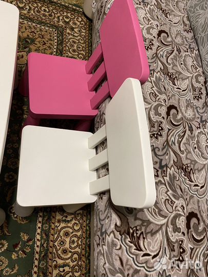 Детский стол и 2 стула