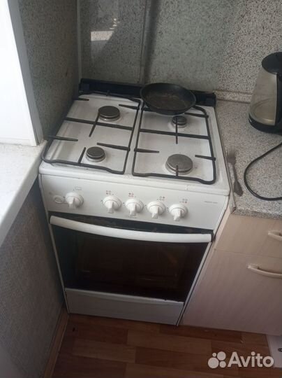 Продам газовую плиту бу