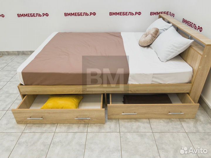 Кровать с ящиками и матрасом, в наличии