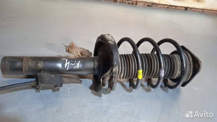 Стойка амортизатора передняя правая Mazda 3 BK