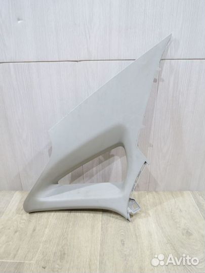 Обшивка задней стойки правая Volkswagen Polo