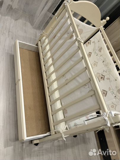 Детская кроватка -качалка и с ящиком