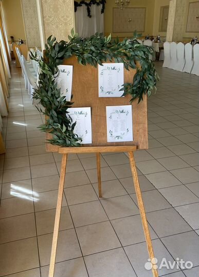 Мольберт в аренду для рассадки гостей