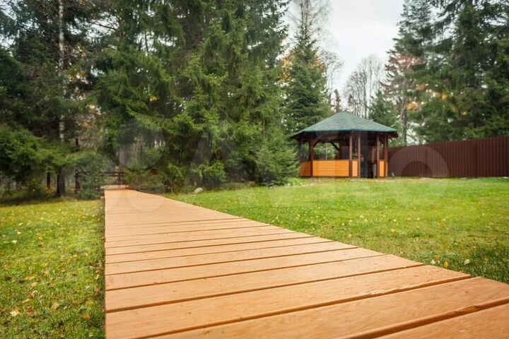 Дом 216 м² на участке 15 сот.