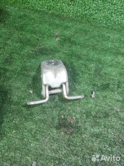 Петля двери передняя левая Nissan Almera Classic