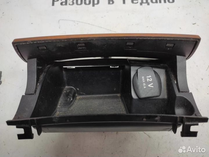 Пепельница w211 E-class 642.920 09.2006