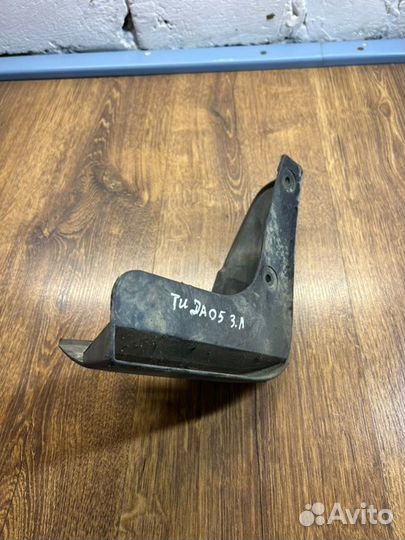 Брызговик задний левый Nissan Tiida С11 хэтчбек