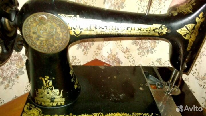 Старинная швейная машинка Zinger ножная