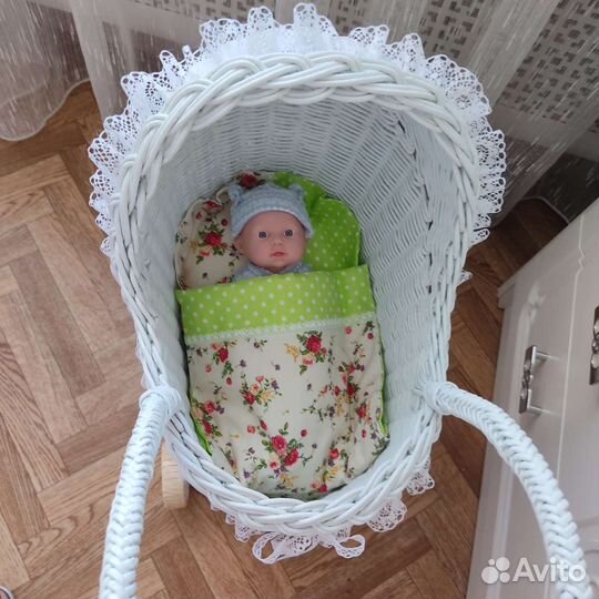 Коляска плетёная для кукол