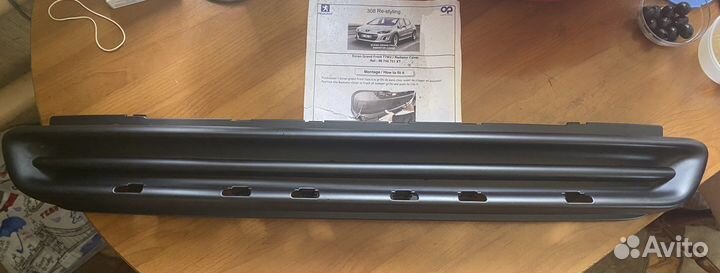 Решетка переднего бампера пежо308.Заглушканакладка