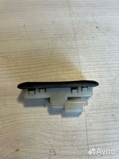 Кнопка открывания багажника Peugeot 308