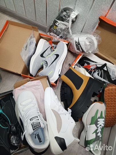 Закрытые мешки с одеждой и обувью Турция, Китай