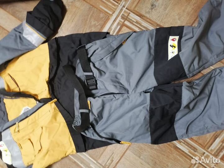 Продам костюмы энцефалитные