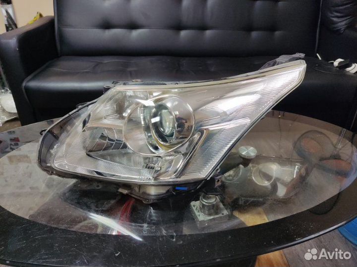 Фара галоген левая Toyota Avensis 3 T270 2008-2011