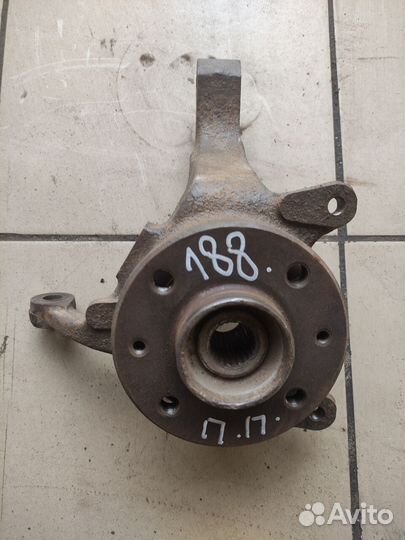 Поворотный кулак передний Renault Laguna I