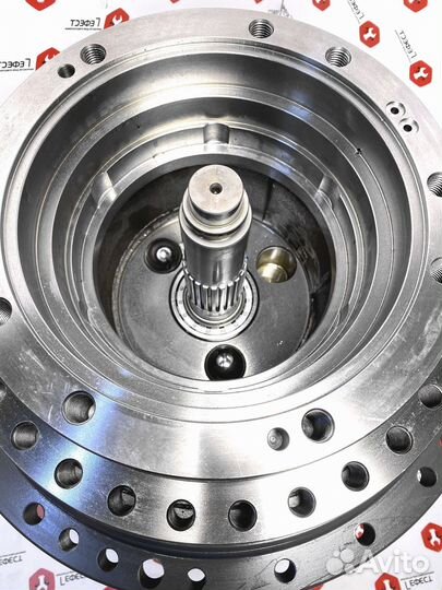 Редуктор хода Hyundai R160LC-7A xkah-00367