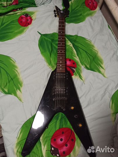 Электрогитара J&D v100