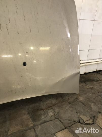 Капот на LADA largus