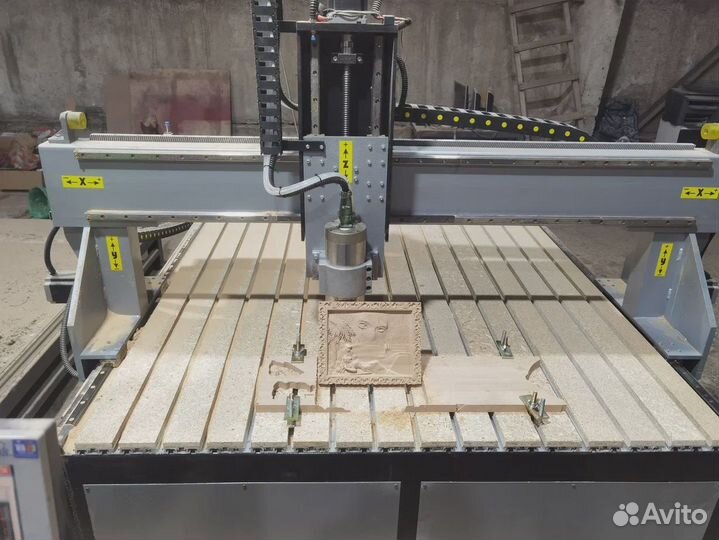 Фрезерный станок с чпу по дереву, цв металлу