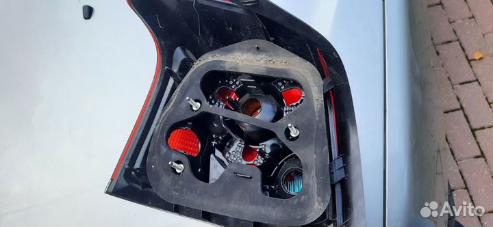 Задний правый фонарь Тойота Авенсис 2003-2006