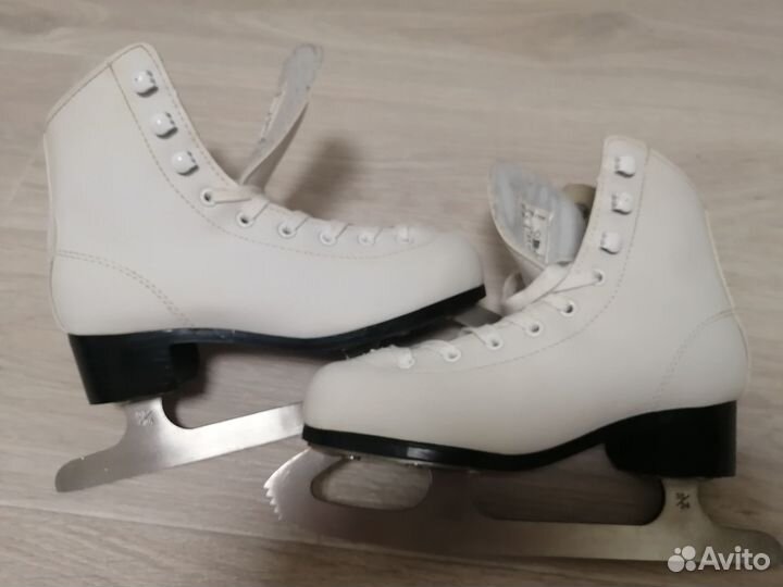 Коньки 33