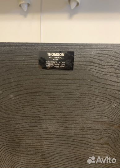 Проигрыватель проигрывает пластинки