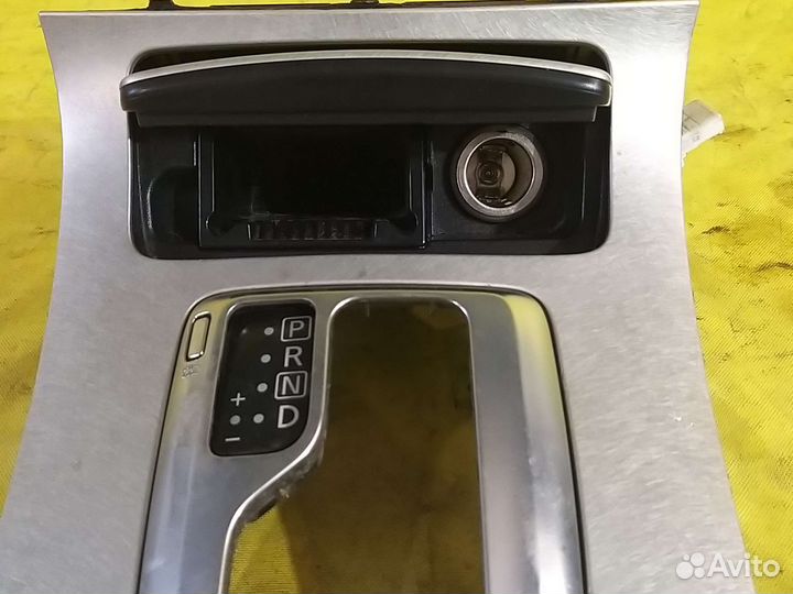 Накладка кулисы Infiniti G35 3.5 2007