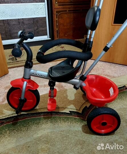 Детский трехколесный велосипед