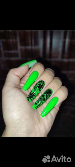 Маникюр в салоне