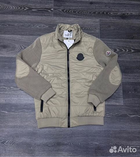 Курта Moncler