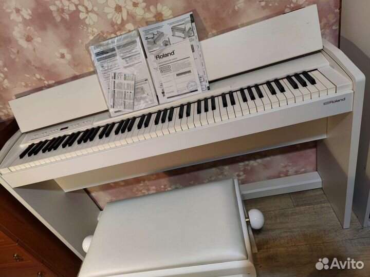 Цифровое пианино Roland F-140 WH (Япония)
