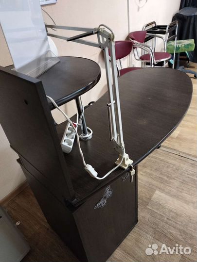 Маникюрный стол