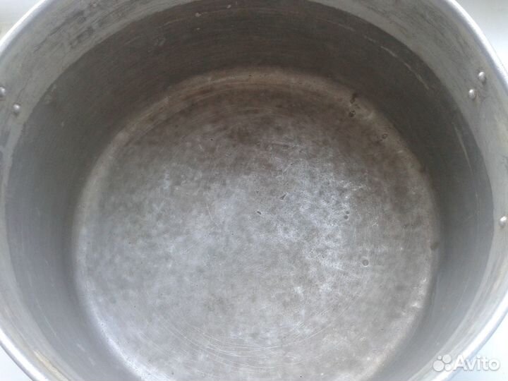 Кастрюля из алюминия большая