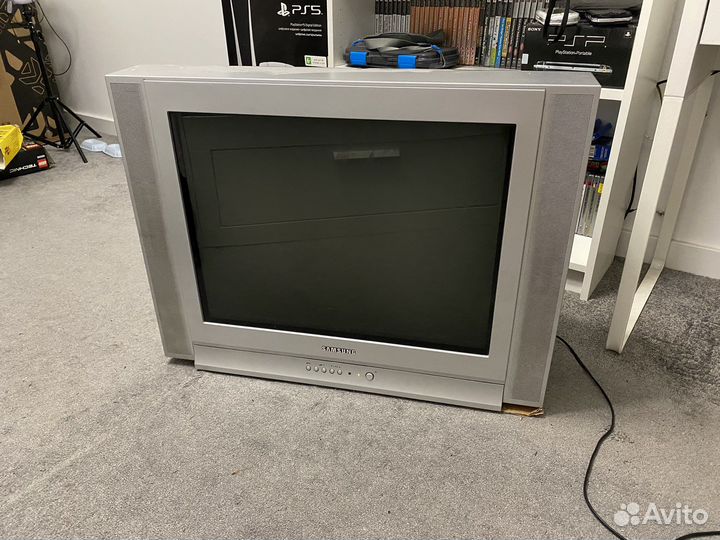 Телевизор Samaung Trinitron
