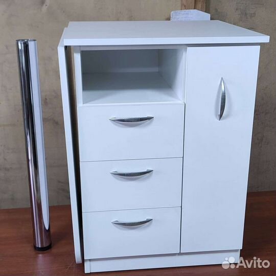 Маникюрный столик