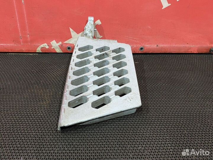 Ступенька левая Volvo FH