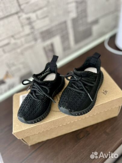 Кроссовки изи