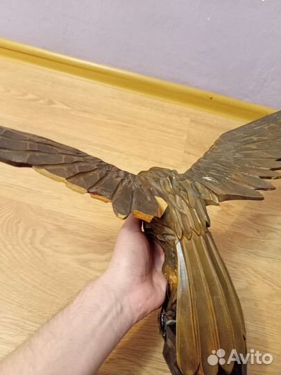 Статуэтка орла деревянная