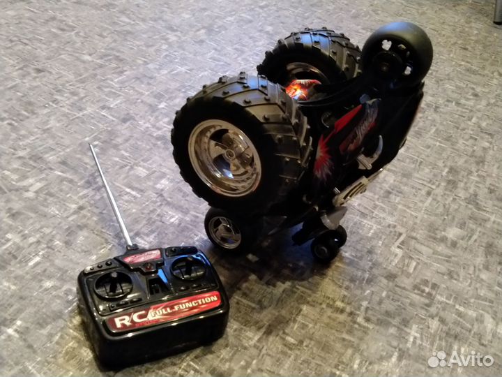 Машинка на радиоуправлении