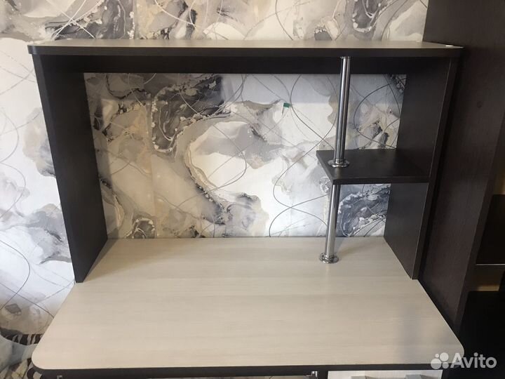 Рабочий стол со шкафом