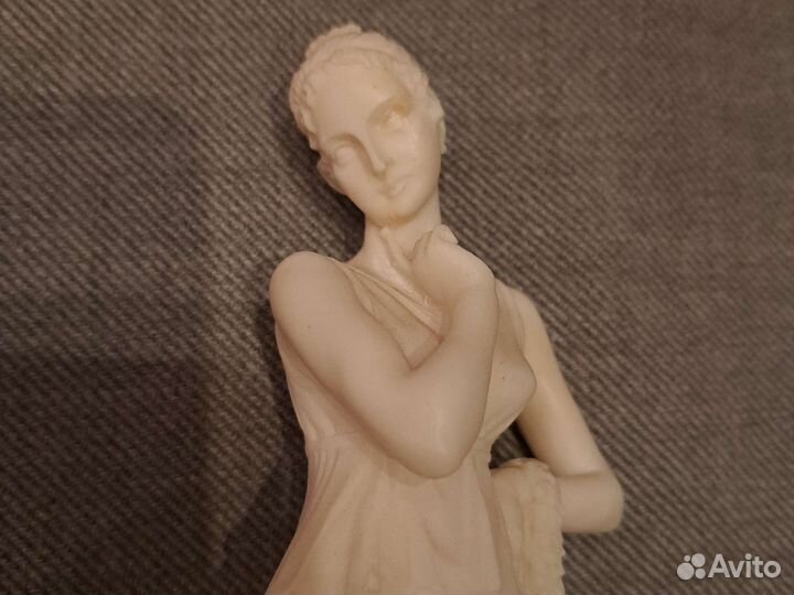 Статуэтка из алебастра Греция