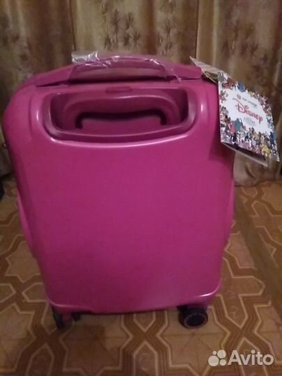 Продаю чемодан детский Дисней пластик новый