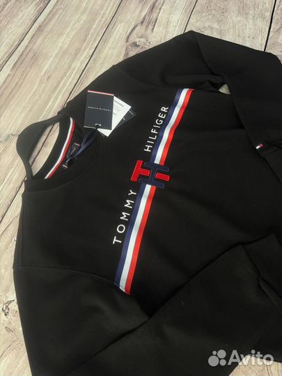 Свитшот Tommy Hilfiger новый