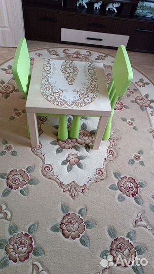 Продам детский стол и стулья IKEA